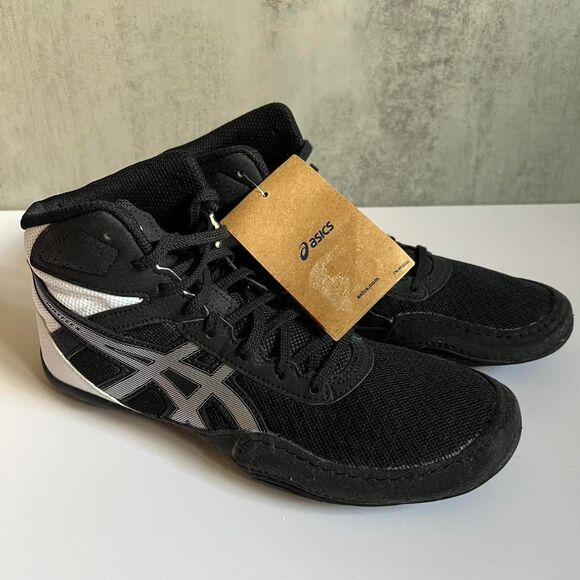 Asics Other - NWT‎ ASICS Snapdown 5 Wrestling Shoes (Black/Silver/White) lightweight 7.5